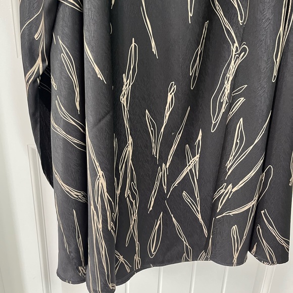 DIARRABLU Satu One-Shoulder Dress Black and Gold. - Picture 9 of 11